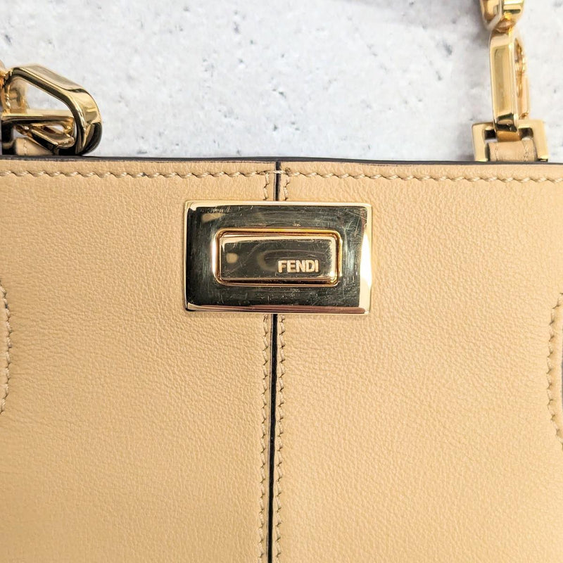 【中古】 Fendi フェンディ   フォンケース　ベージュ カーフ ショルダーバッグ　レディース