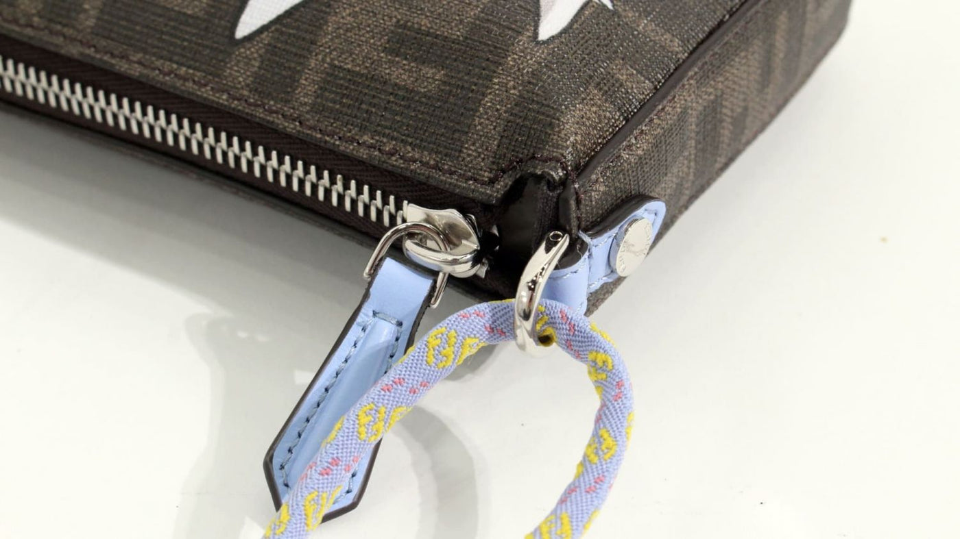 未使用品】FENDI フェンディ バゲット スリム クラッチ ミニリュウ ショルダー フェンディ フラグメント ポケモン ブラウンFF フ –  Watch Shop Bambi