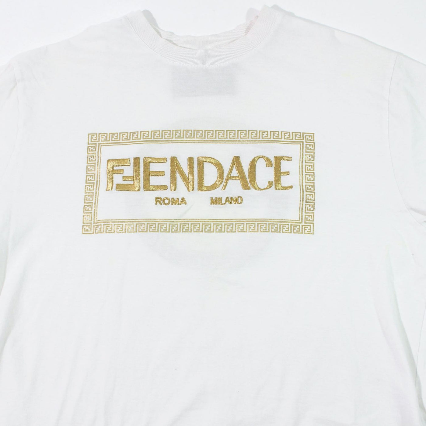 FENDACE フェンダーチェ ネックロゴ Tシャツ FENDI ヴェルサーチ のピンク Mサイズ コラボアイテム 国内(半袖Tシャツ)｜売買されたオークション情報、yahooの商品情報をアーカイブ公開  - オークフ ブランド別