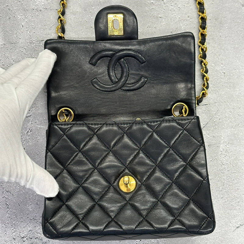 【中古】 CHANEL シャネル   ミニマトラッセ 　ラムスキン　 ショルダーバッグ　レディース  301