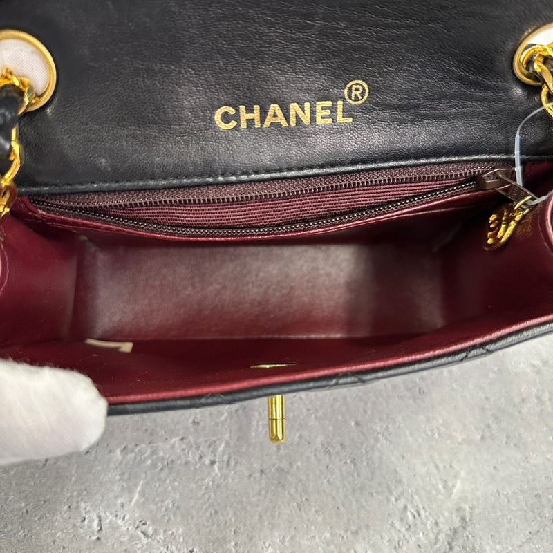 【中古】 CHANEL シャネル   ミニマトラッセ 　ラムスキン　 ショルダーバッグ　レディース  301