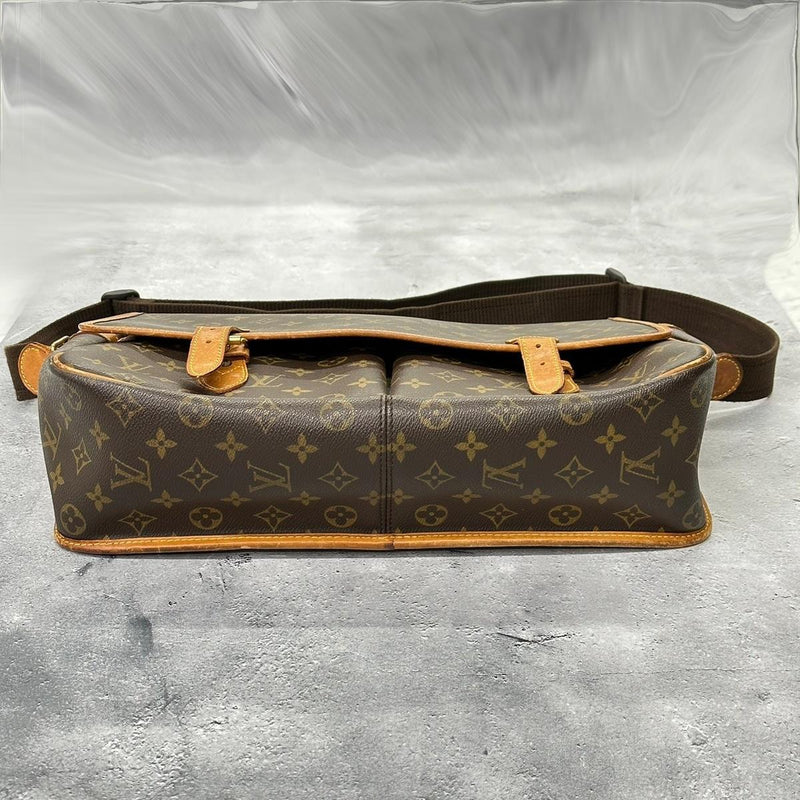 [Pre-owned] LOUIS VUITTON Louis Vuitton shoulder bag, messenger bag M42249 Monogram Givesières GM Sjödlbadg 311 EF