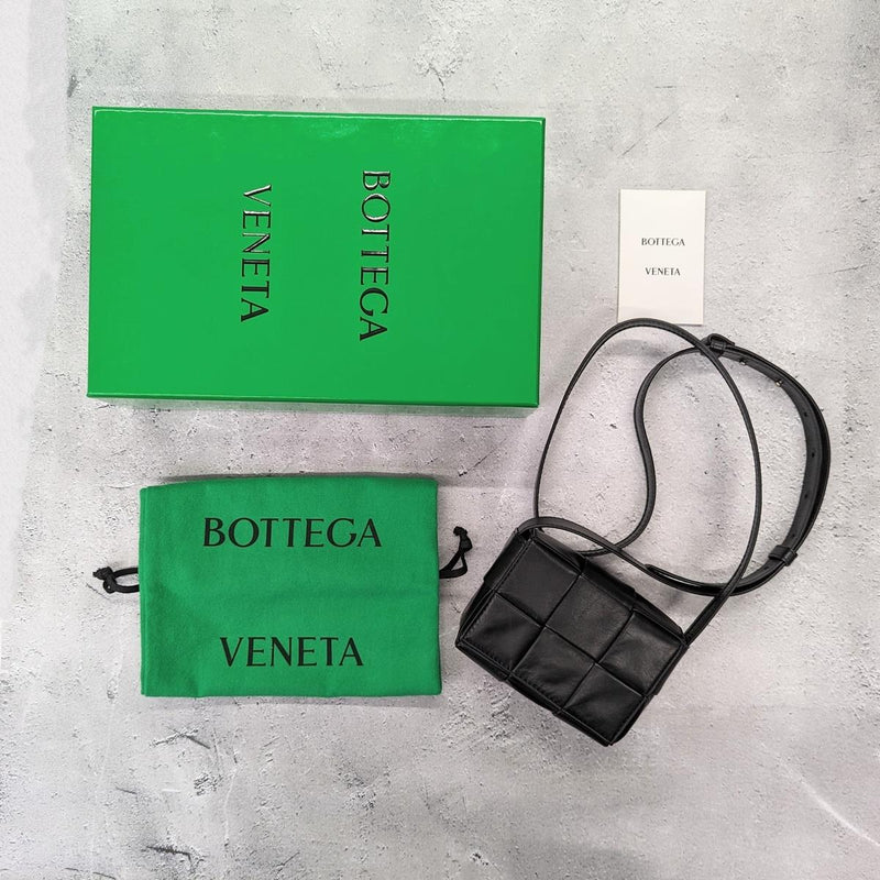 [Pre-owned]Bottega Veneta Bottega Veneta shoulder bag, messenger bag, maxi intrecciato cassette leather shoulder bag 333 EF